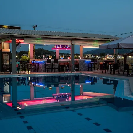 Hotel apartamentowy Aphrodite & - 140m From The Beach, By Zantewize Alikes