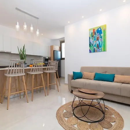 Aphrodite & - 140m From The Beach, By Zantewize Hotel apartamentowy Alikes