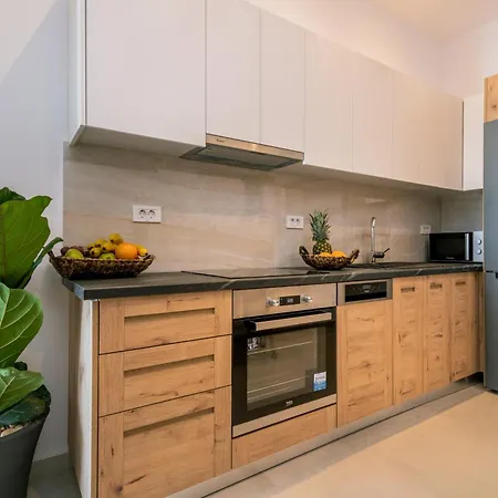 Aphrodite & - 140m From The Beach, By Zantewize מלון דירות