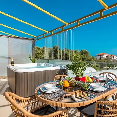 Appart hôtel Aphrodite & - 140m From The Beach, By Zantewize