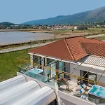 Aphrodite & - 140m From The Beach, By Zantewize Апарт-отель