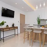 Апарт-отель Aphrodite & - 140m From The Beach, By Zantewize 4*