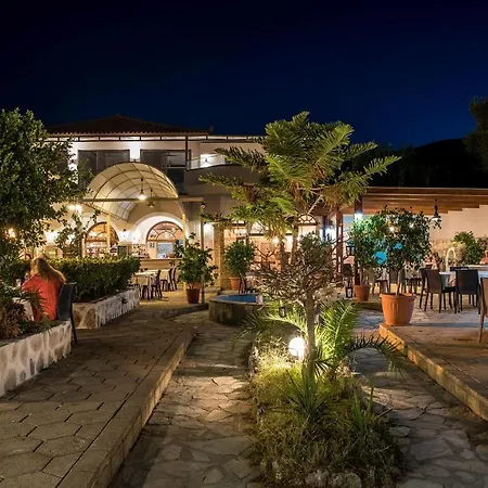 Aphrodite & - 140m From The Beach, By Zantewize Hotel apartamentowy 4*