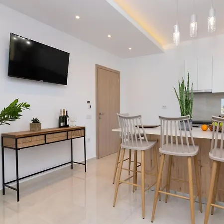 Hotel apartamentowy Aphrodite & - 140m From The Beach, By Zantewize 4*