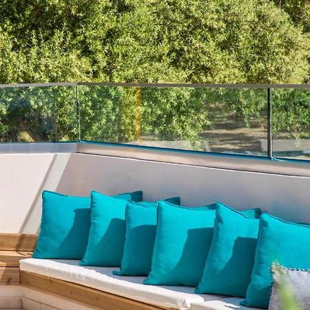 Aphrodite & - 140m From The Beach, By Zantewize Hotel apartamentowy