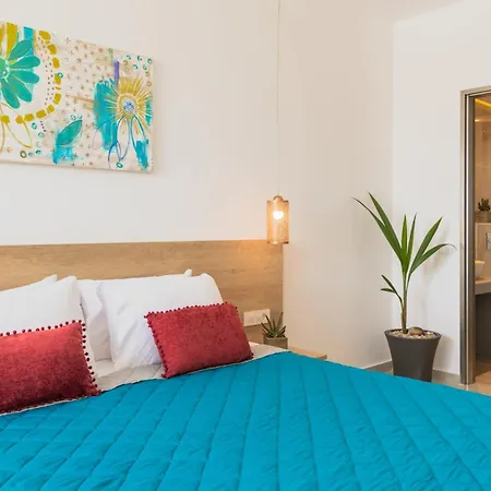 Aphrodite & - 140m From The Beach, By Zantewize Hotel apartamentowy 4*