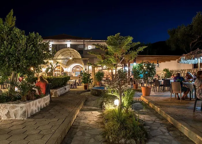 Aphrodite & - 140m From The Beach, By Zantewize Hotel apartamentowy 4*